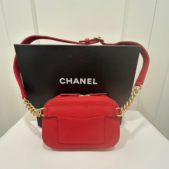Chanel Red Quilted Caviar Leather Chic Affinity Belt Bag - Picture 3 of 16
